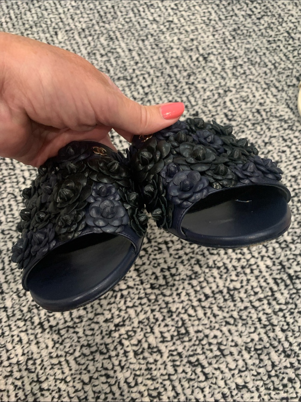 CHANEL Navy Leather Camellia-Embellished Slide Mules with Gold CC size 37 - Picture 4 of 7